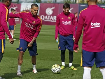 El Barcelona se entrena con toda la plantilla para el partido de Anoeta El Barcelona se entrena con toda la plantilla para el partido de Anoeta