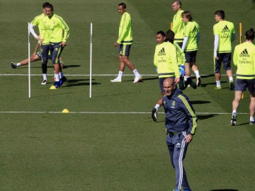 Zidane, en Valdebebas durante el entrenamiento del equipo