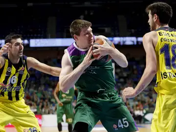 El Unicaja se despide de la Euroliga con victoria ante el Fenerbahçe El Unicaja se despide de la Euroliga con victoria ante el Fenerbahçe