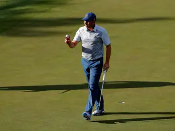 Sergio García recoge su bola tras terminar el hoyo 15 del Augusta National Sergio García recoge su bola tras terminar el hoyo 15 del Augusta National