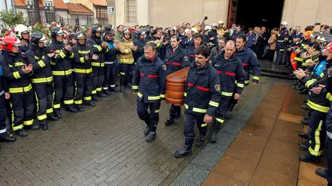 Los compañeros de Eloy Palacio, del bombero de Oviedo fallecido el jueves Los compañeros de Eloy Palacio, del bombero de Oviedo fallecido el jueves