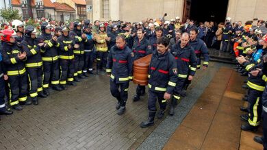 El bombero fallecido en Oviedo no llevaba enganchado su arnés de forma correcta