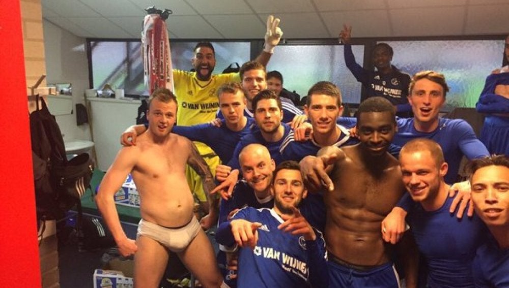 Los jugadores del Almere City