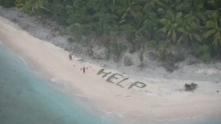 Los n&aacute;ufragos escriben la palabra 'help'