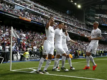 Los jugadores del Real Madrid celebran el gol de James Rodríguez Los jugadores del Real Madrid celebran el gol de James Rodríguez