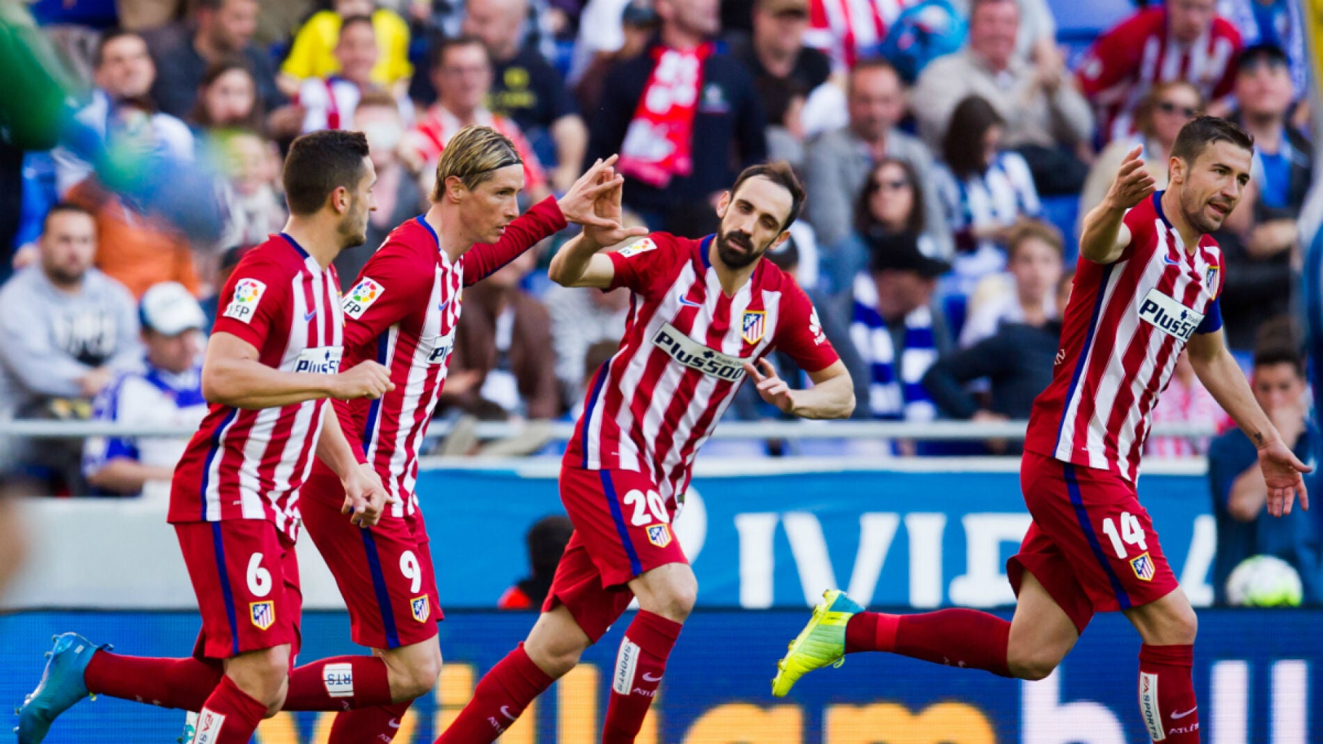 Los jugadores del Atl&eacute;tico de Madrid celebran el gol de Fernando Torres contra el Espanyol