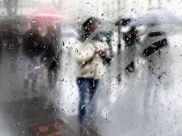 Bajas temperaturas y lluvias persistentes. Bajas temperaturas y lluvias persistentes.