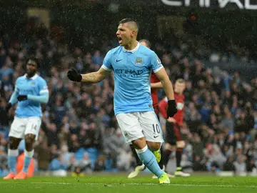 El Kun celebra un gol El Kun celebra un gol