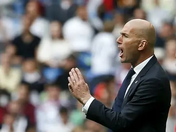Zinedine Zidane, durante el partido contra el Eibar Zinedine Zidane, durante el partido contra el Eibar