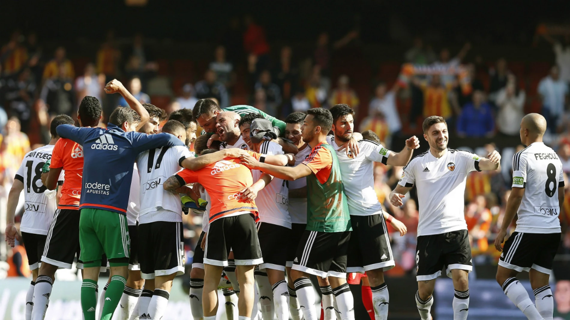 Los jugadores del Valencia celebran el gol de Negredo Los jugadores del Valencia celebran el gol de Negredo