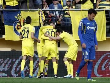 Los jugadores del Villarreal celebran el gol de Denis Suárez contra el Getafe Los jugadores del Villarreal celebran el gol de Denis Suárez contra el Getafe