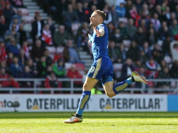 Vardy celebra uno de sus dos goles contra el Sunderland