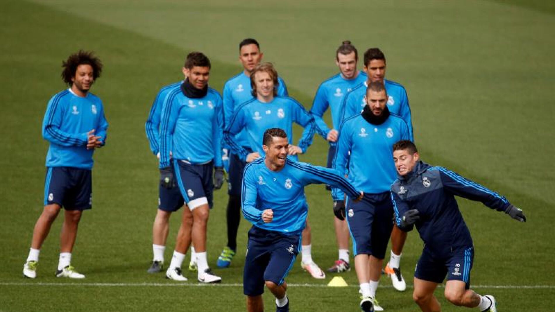 Los jugadores del Real Madrid durante un entrenamiento