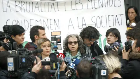 Ester Quintana (c), la manifestante que perdió el ojo por una pelota de goma disparada por los mossos Ester Quintana (c), la manifestante que perdió el ojo por una pelota de goma disparada por los mossos