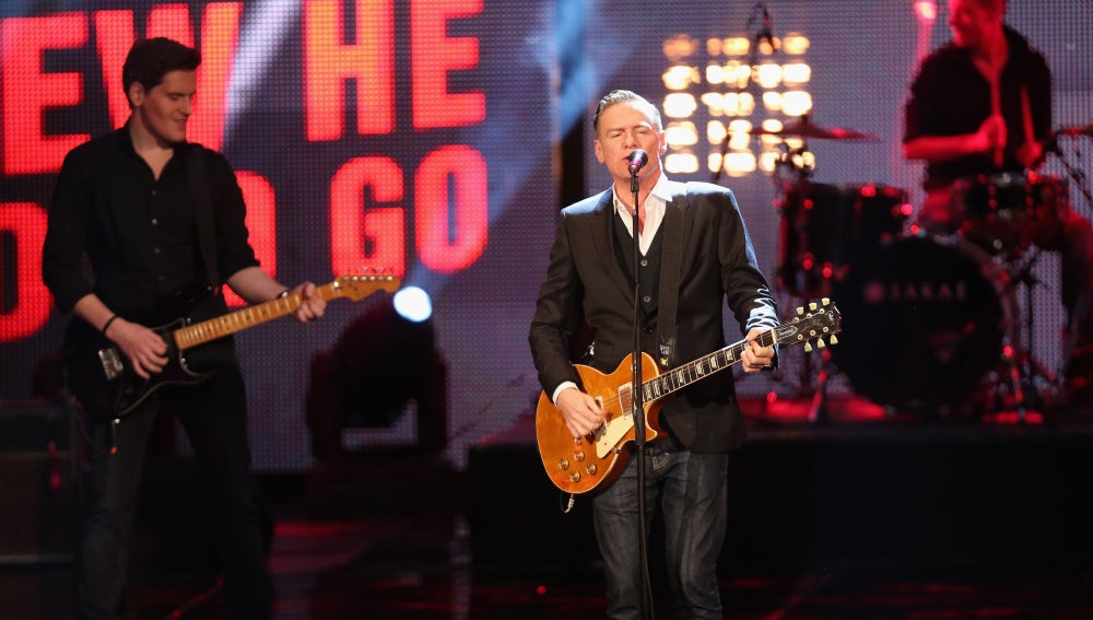 Bryan Adams durante una actuación