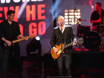 Bryan Adams durante una actuación Bryan Adams durante una actuación