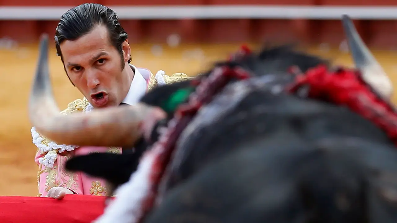 matador de toros David Mora en el primero de su lote
