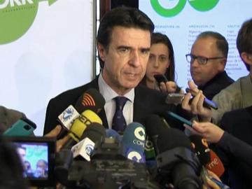 El ministro de Industria, Energía y Turismo, José Manuel Soria, hace declaraciones a los medios 