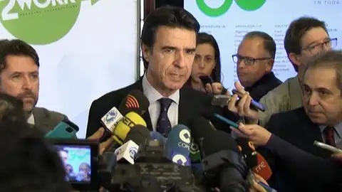 El ministro de Industria, Energía y Turismo, José Manuel Soria, hace declaraciones a los medios El ministro de Industria, Energía y Turismo, José Manuel Soria, hace declaraciones a los medios