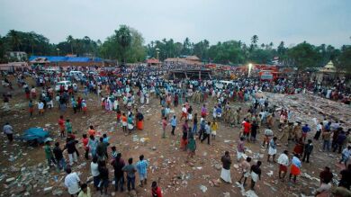 India abre una investigación para aclarar las causas del incendio en el templo de Kerala