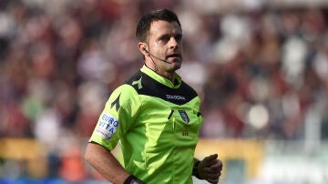 Nicola Rizzoli durante un partido