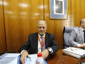 El exconsejero de Hacienda Ángel Ojeda junto al presidente de la comisión y diputado por Ciudadanos, Julio Díaz El exconsejero de Hacienda Ángel Ojeda junto al presidente de la comisión y diputado por Ciudadanos, Julio Díaz