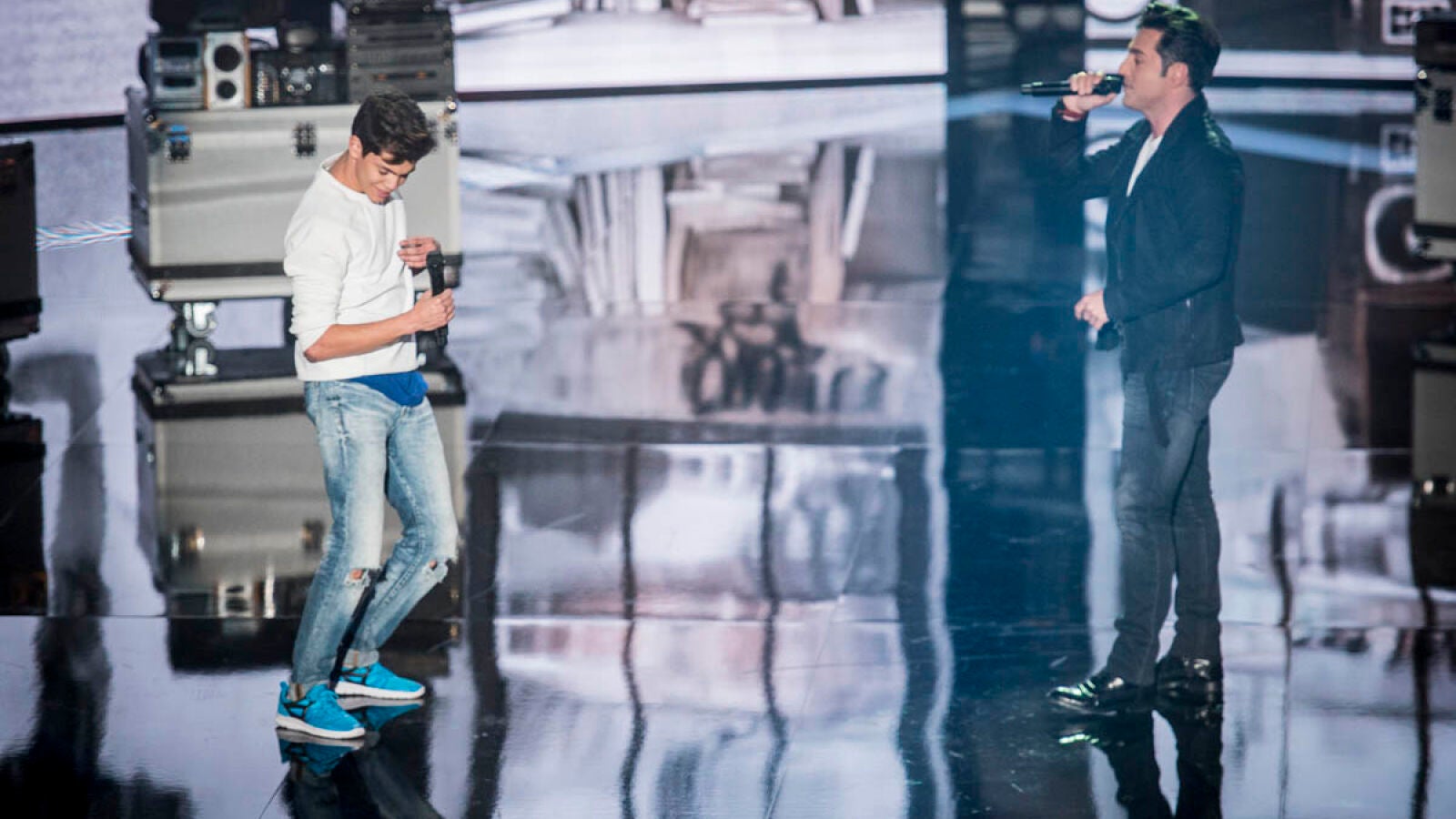  Kevin Vélez baila 'Vivir mi vida' interpretada por Bustamante