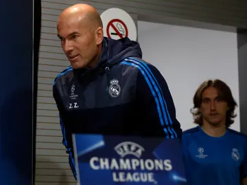 Zidane, a su llegada a la rueda de prensa Zidane, a su llegada a la rueda de prensa
