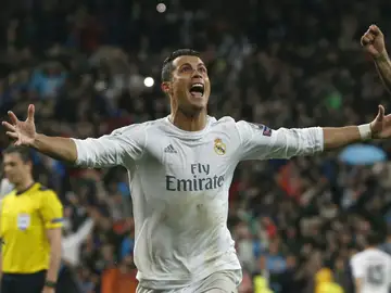 Ronaldo festeja por todo lo alto su Hat-Trick Ronaldo festeja por todo lo alto su Hat-Trick