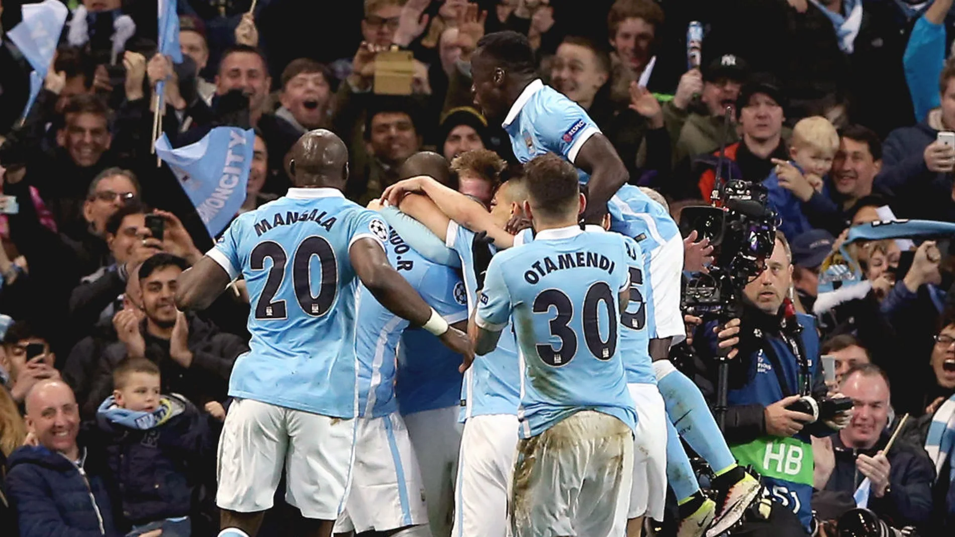 Los jugadores del City celebran el gol de Kevin de Bruyne Los jugadores del City celebran el gol de Kevin de Bruyne