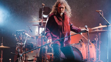 Robert Plant durante una actuación en Brasil