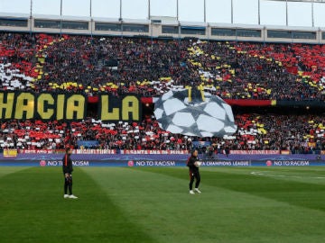 Mosaico en el Calderón antes del Atlético de Madrid - FC Barcelona