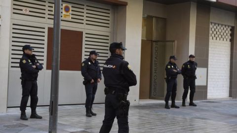 Agentes de la Unidad contra la Delincuencia Econ&oacute;mica y Fiscal de la Polic&iacute;a (UDEF)