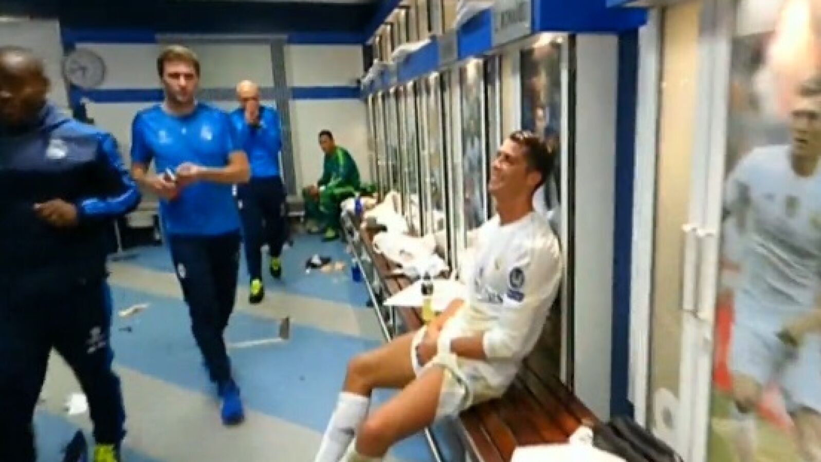 La fiesta en el vestuario del Real Madrid tras la remontada ante el Wolfsburgo