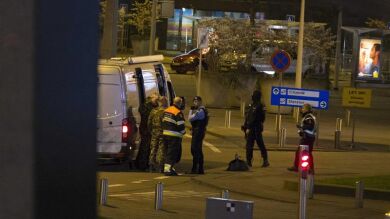 Desalojan una parte del aeropuerto de Amsterdam tras una falsa alarma