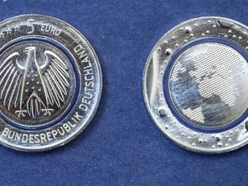 Nuevas monedas cinco euros emitidas bajo el nombre 'Planeta Azul'