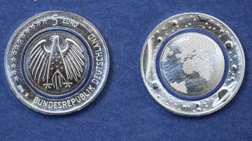 Nuevas monedas cinco euros emitidas bajo el nombre 'Planeta Azul'