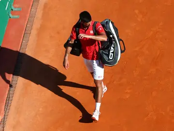 Djokovic se retira de la pista tras perder ante Vesely Djokovic se retira de la pista tras perder ante Vesely