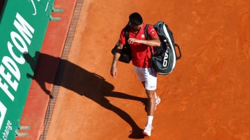 Djokovic se retira de la pista tras perder ante Vesely