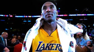 Kobe Bryant, emocionado tras disputar el &uacute;ltimo partido de su carrera