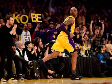 Kobe Bryant durante su último partido como profesional Kobe Bryant durante su último partido como profesional