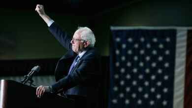 Bernie Sanders supera ampliamente a Hillary Clinton en un mitin en Nueva York