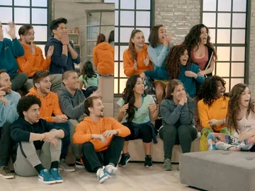 Los dieciséis concursantes convivirán en la academia y competirán en directo en 'Top Dance' Los dieciséis concursantes convivirán en la academia y competirán en directo en 'Top Dance'