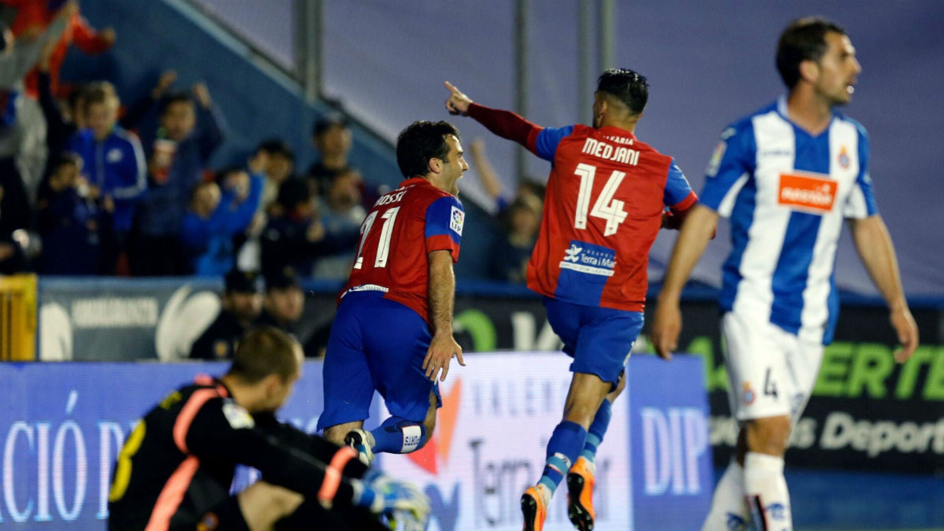 Medjani celerba el gol de la victoria