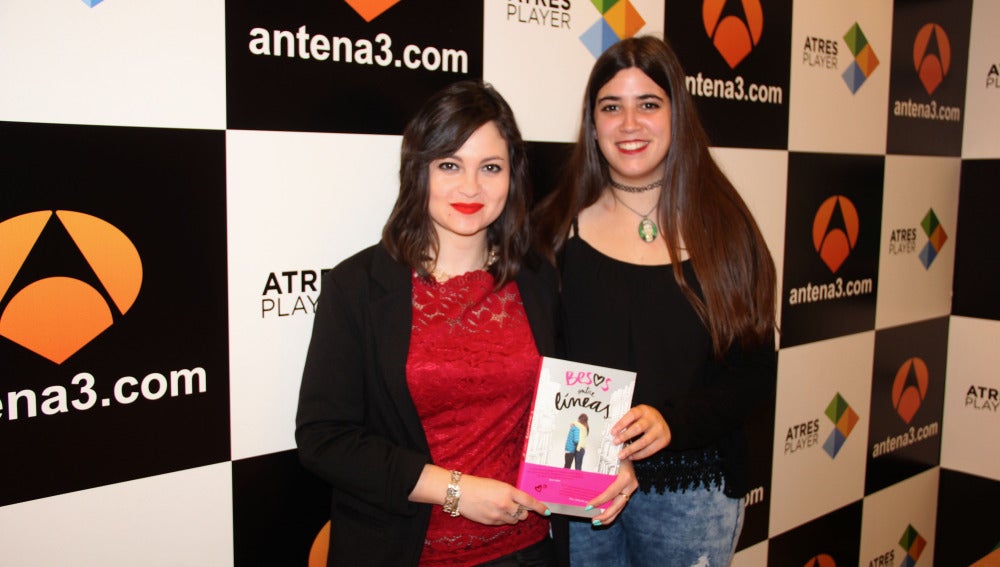 May R Ayamonte y Esmeralda Verdú, autoras de 'Besos entre Líneas'
