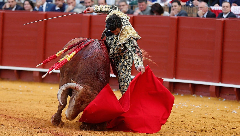 VILLA, 15/04/2016.- El matador de toros Morante de la Puebla en el segundo de su lote