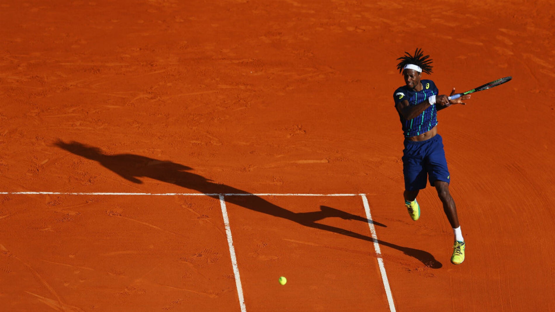 Gael Monfils ejecuta un 'drive' ante Granollers