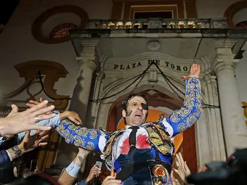 El diestro Juan José Padilla abre la Puerta del Principe El diestro Juan José Padilla abre la Puerta del Principe