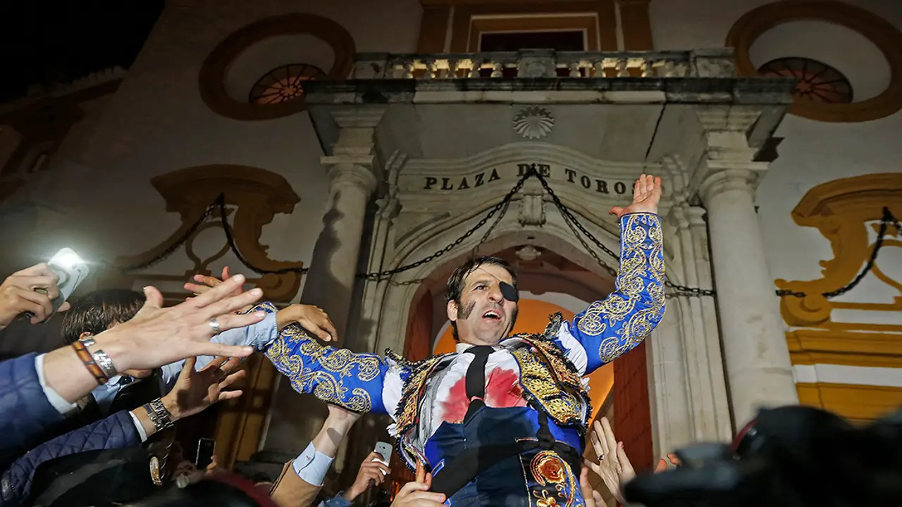 El diestro Juan José Padilla abre la Puerta del Principe