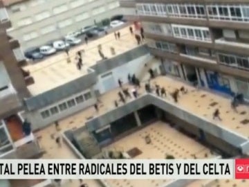 Momento de la pelea entre ultras de Celta y Betis